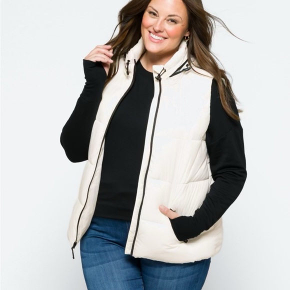 Woman’s white vest - Picture 3 of 8